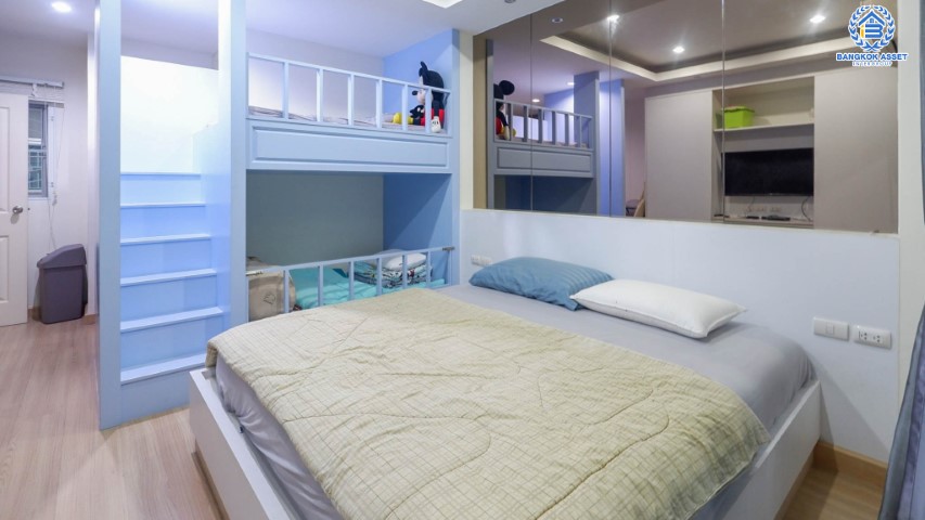 *****ทาวน์โฮมมือสอง ห้องมุม! ม.วิชั่นสมาร์ทไลฟ์ สถานีรถไฟฟ้าบางพลู-รัตนาธิเบศร์ 3 ชั้น เนื้อที่ 22.7 ตร.ว พร้อมฟังก์ชั่น 3 ห้องนอน 3 ห้องน้ำ 2 ที่จอดรถ บนพื้นที่ใช้สอย 135 ตร.ม. บ้านใหม่ สภาพดี แถมเฟอร์นิเจอร์ทั้งหลัง เข้าอยู่ได้ทันที การเดินทางสะดวกสบายเข้า-ออกได้หลายเส้นทาง ใกล้รถไฟฟ้าสาย สีม่วง "สถานีบางพลู"